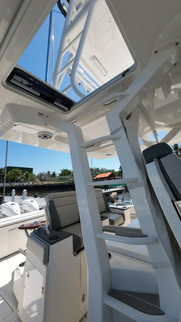 Pursuit-S428 2022-HAPPY HOUR Quepos-Costa Rica-Pursuit 42  Happy Hour  Helm-5011831