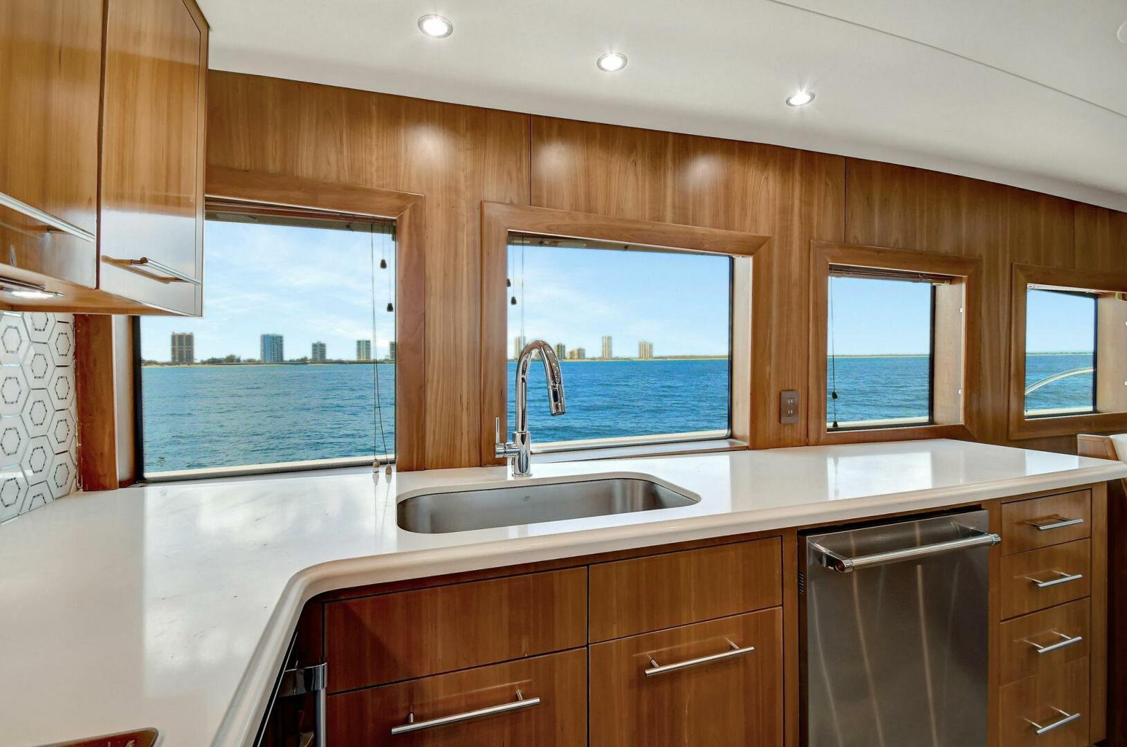 Hatteras 2005-DANIELLE West Palm Beach -Florida-United States-015 Main Deck Galley 04-5019808 | Thumbnail