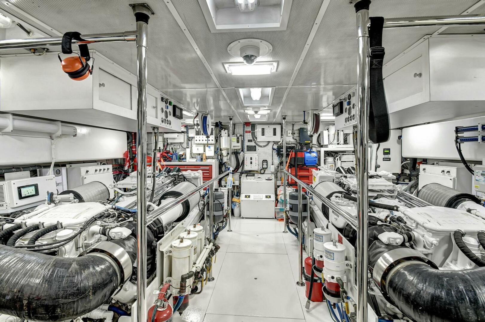 Hatteras 2005-DANIELLE West Palm Beach -Florida-United States-051 Engine Room 01-5019844 | Thumbnail