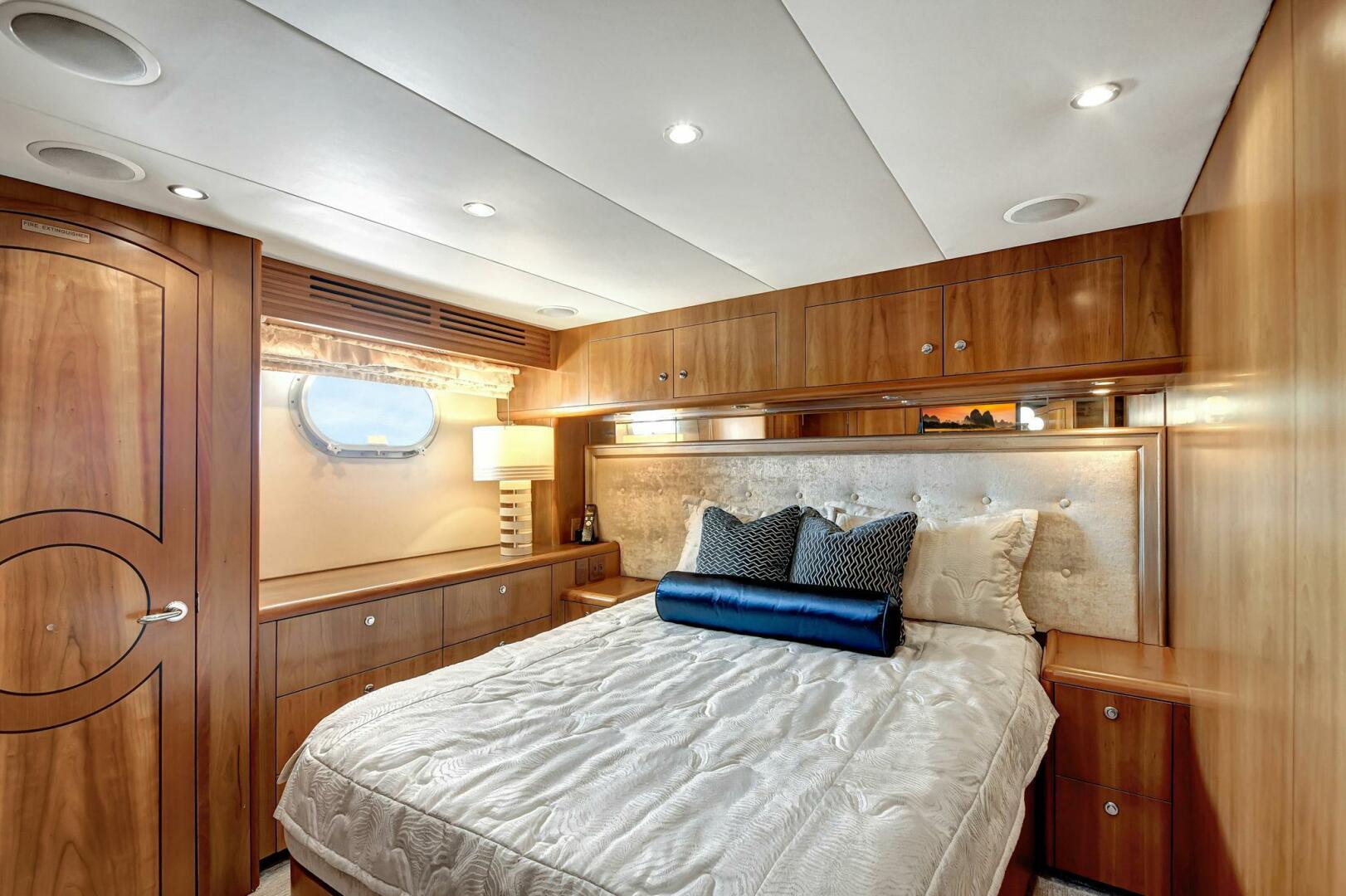 Hatteras 2005-DANIELLE West Palm Beach -Florida-United States-034 Lower Deck Starboard Guest Stateroom Aft-5019827 | Thumbnail