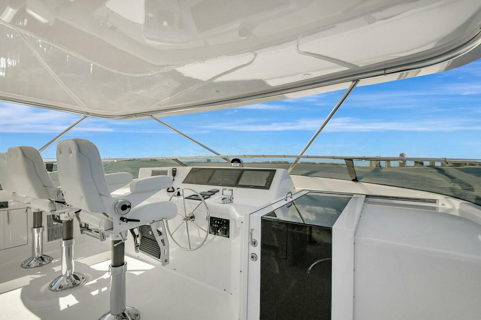 Hatteras 2005-DANIELLE West Palm Beach -Florida-United States-041 Flybridge Helm-5019834 | Thumbnail