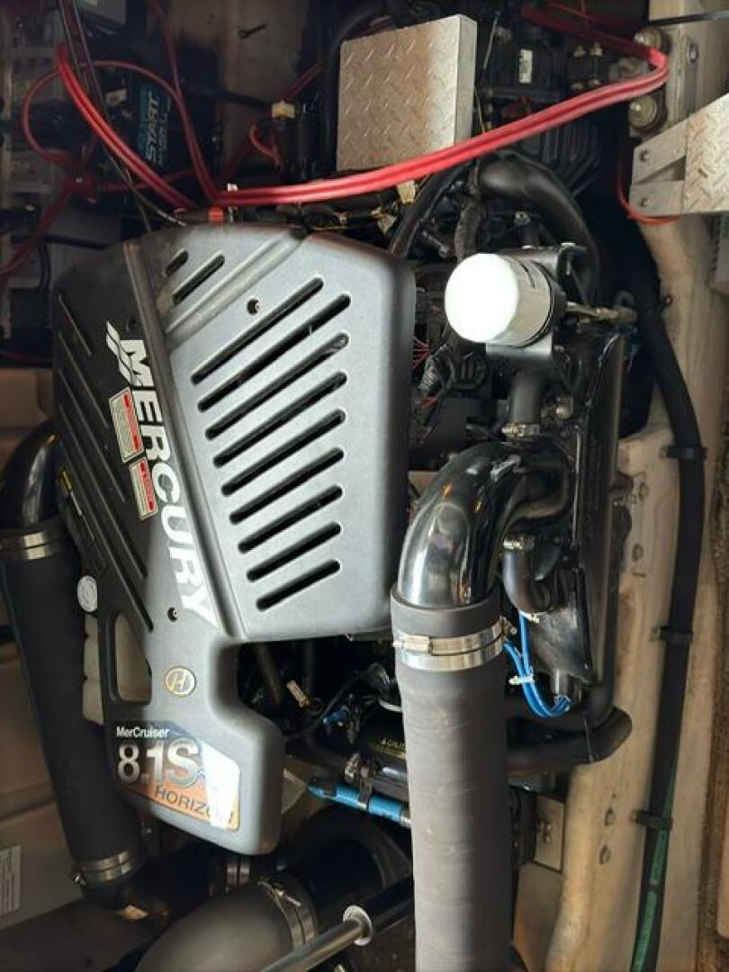 Sea Ray-380 Sundancer 2003 -Stuart-Engine compartment of a 2003 Sea Ray 380 Sundancer with Mercury 8.1S Horizon engine.-5185247 | Thumbnail