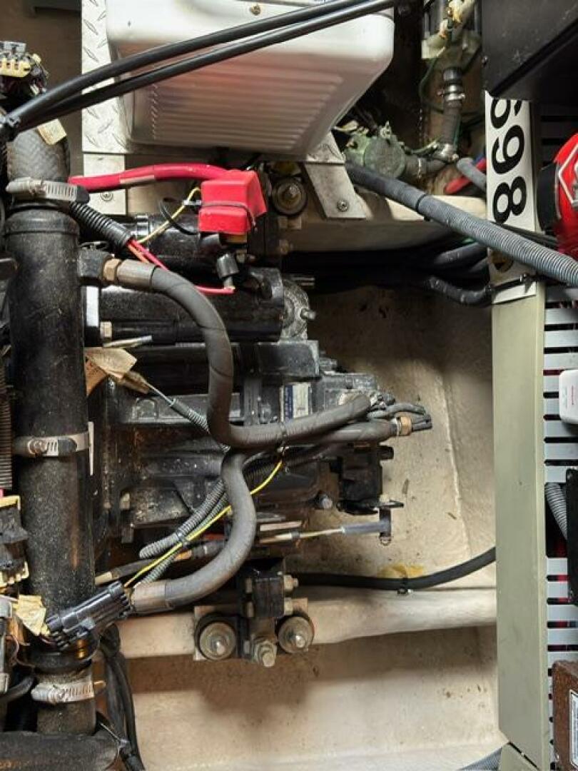 Sea Ray-380 Sundancer 2003 -Stuart-Engine compartment of a 2003 Sea Ray 380 Sundancer boat, showcasing mechanical components.-5185262 | Thumbnail