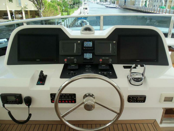 Johnson-Flybridge w/Hydraulic Platform 2027-JOHNSON 93 OPEN FB Kaohsiung-Taiwan-FB Helm-5032693