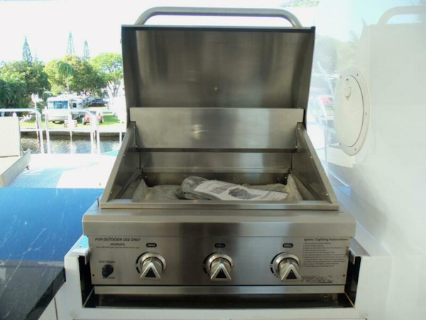 Johnson-Flybridge w/Hydraulic Platform 2027-JOHNSON 93 OPEN FB Kaohsiung-Taiwan-Grill-5032691