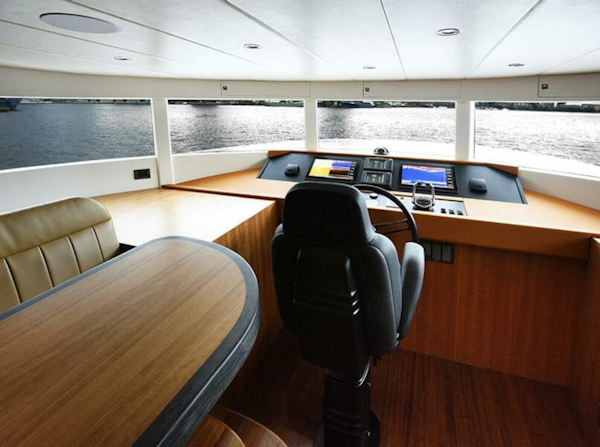 Johnson-Flybridge w/Hydraulic Platform 2027-JOHNSON 93 OPEN FB Kaohsiung-Taiwan-Pilothouse-5032684