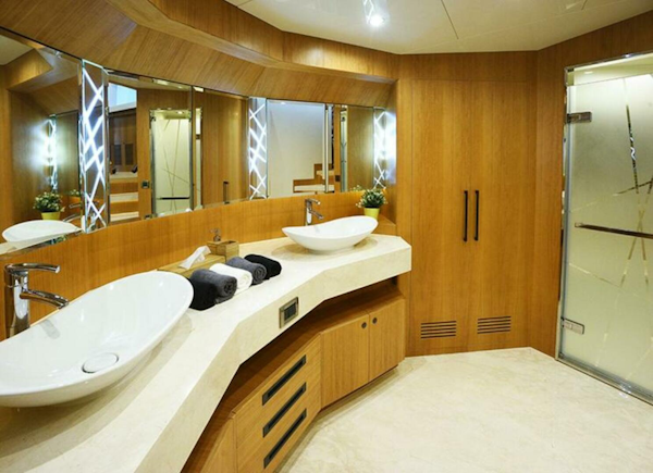 Johnson-Flybridge w/Hydraulic Platform 2027-JOHNSON 93 OPEN FB Kaohsiung-Taiwan-Master Head With Shower-5032665