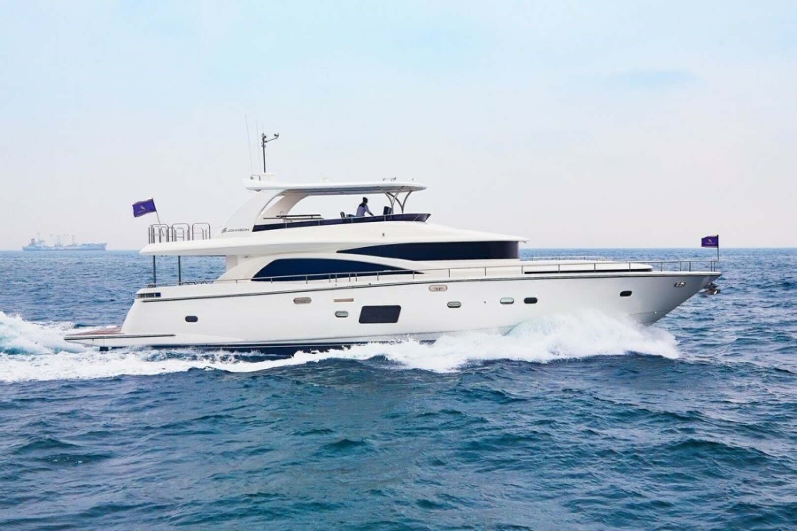 Johnson-Flybridge w/Hydraulic Platform 2027-JOHNSON 80 FLYBRIDGE Kaohsiung-Taiwan-Running-5033154 | Thumbnail