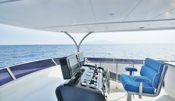 Johnson-Flybridge w/Hydraulic Platform 2027-JOHNSON 80 FLYBRIDGE Kaohsiung-Taiwan-Helm area-5033145