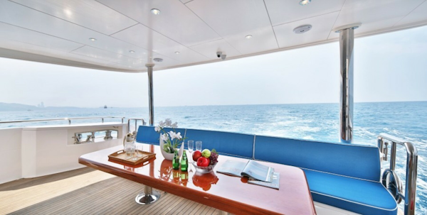 Johnson-Flybridge w/Hydraulic Platform 2027-JOHNSON 80 FLYBRIDGE Kaohsiung-Taiwan-Aft deck-5033177