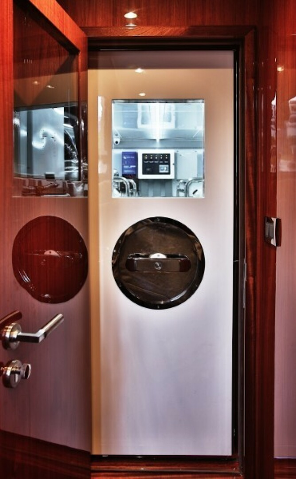 Johnson-Flybridge w/Hydraulic Platform 2027-JOHNSON 80 FLYBRIDGE Kaohsiung-Taiwan-Engine room entrance-5033186
