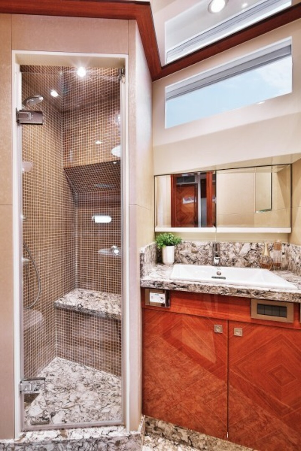 Johnson-Flybridge w/Hydraulic Platform 2027-JOHNSON 80 FLYBRIDGE Kaohsiung-Taiwan-VIP head-5033176