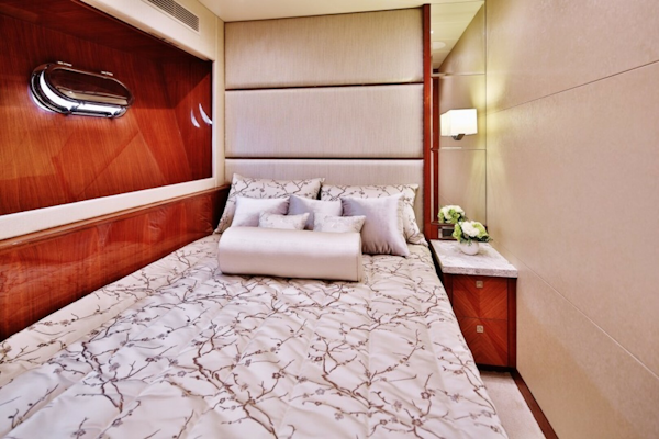 Johnson-Flybridge w/Hydraulic Platform 2027-JOHNSON 80 FLYBRIDGE Kaohsiung-Taiwan-Port guest-5033172