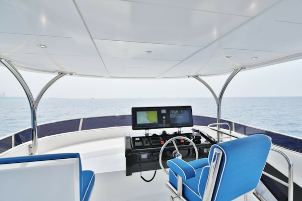 Johnson-Flybridge w/Hydraulic Platform 2027-JOHNSON 80 FLYBRIDGE Kaohsiung-Taiwan-Helm area-5033183