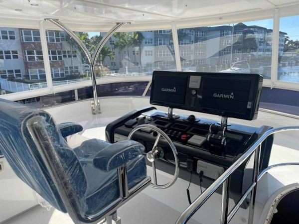 Johnson-Flybridge w/Hydraulic Platform 2027-JOHNSON 80 FLYBRIDGE Kaohsiung-Taiwan-Flybridge Helm-5033146
