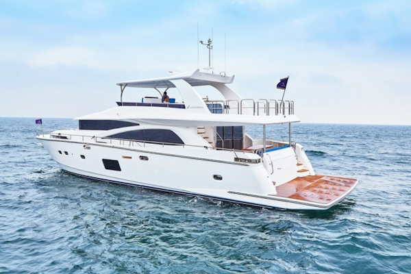 Johnson-Flybridge w/Hydraulic Platform 2027-JOHNSON 80 FLYBRIDGE Kaohsiung-Taiwan-Port stern quarter-5033194