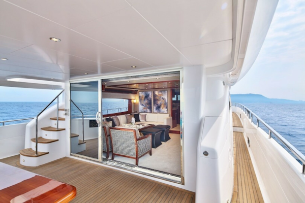 Johnson-Flybridge w/Hydraulic Platform 2027-JOHNSON 80 FLYBRIDGE Kaohsiung-Taiwan-Aft deck-5033178
