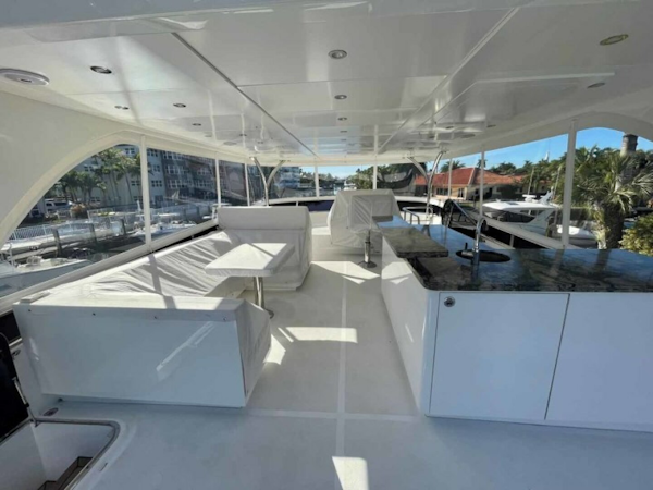Johnson-Flybridge w/Hydraulic Platform 2027-JOHNSON 80 FLYBRIDGE Kaohsiung-Taiwan-Full Storage Covers-5033153