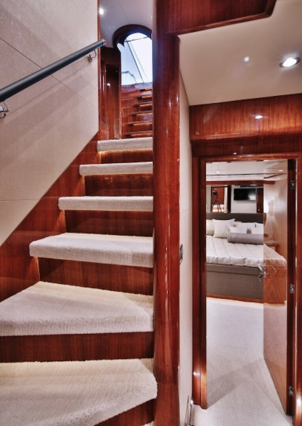 Johnson-Flybridge w/Hydraulic Platform 2027-JOHNSON 80 FLYBRIDGE Kaohsiung-Taiwan-Lower accommodation foyer-5033165