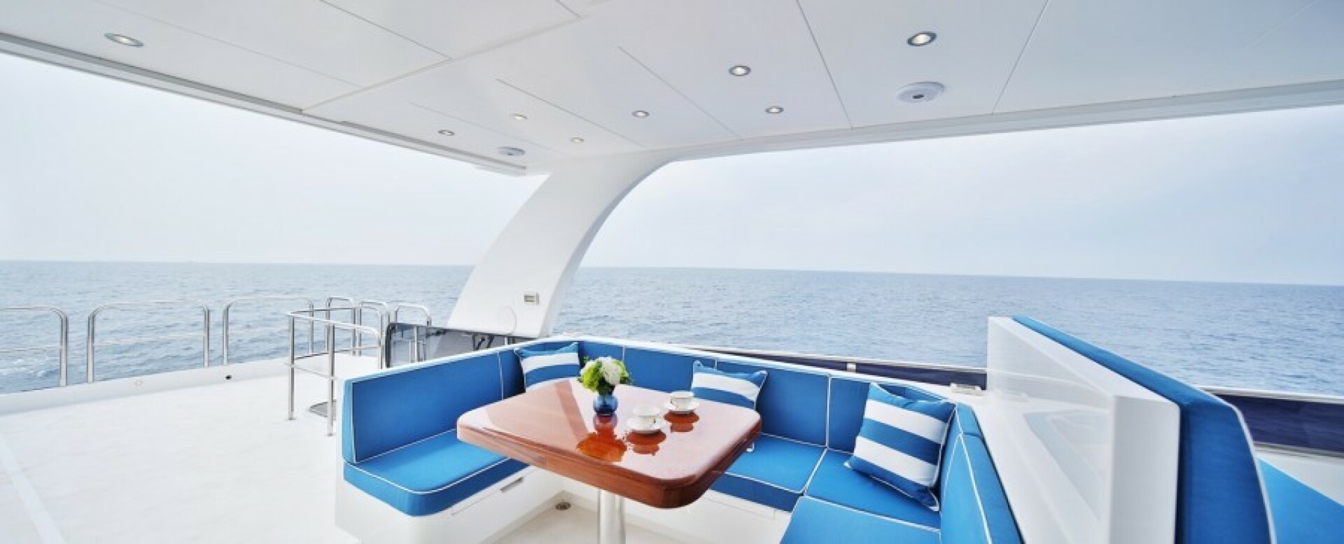 Johnson-Flybridge w/Hydraulic Platform 2027-JOHNSON 80 FLYBRIDGE Kaohsiung-Taiwan-FB seating-5033180 | Thumbnail
