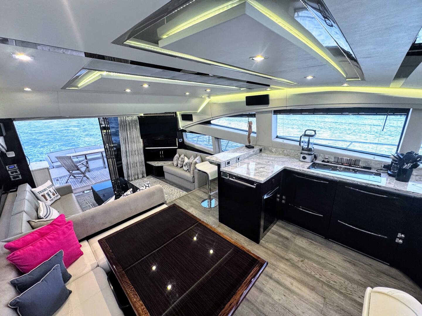 Sea Ray-L650 Fly 2018-Jeanne Rose Naples-Florida-United States-5926483 | Thumbnail