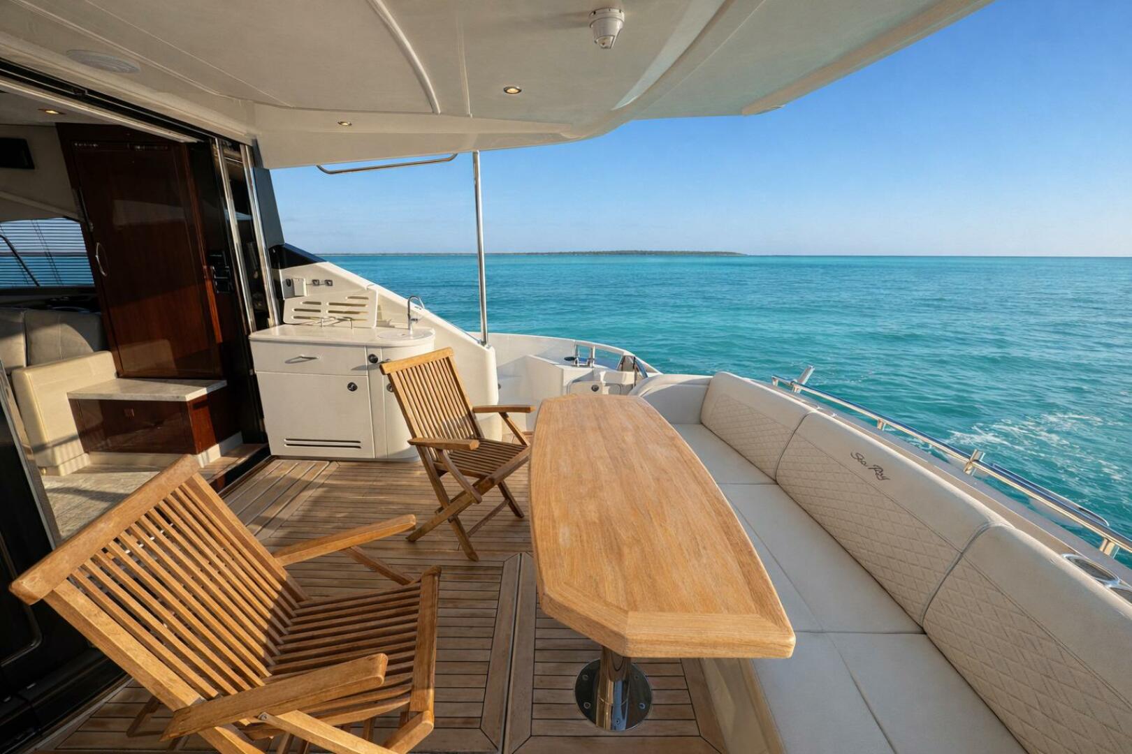 Sea Ray-L650 Fly 2018-Jeanne Rose Naples-Florida-United States-5926460 | Thumbnail