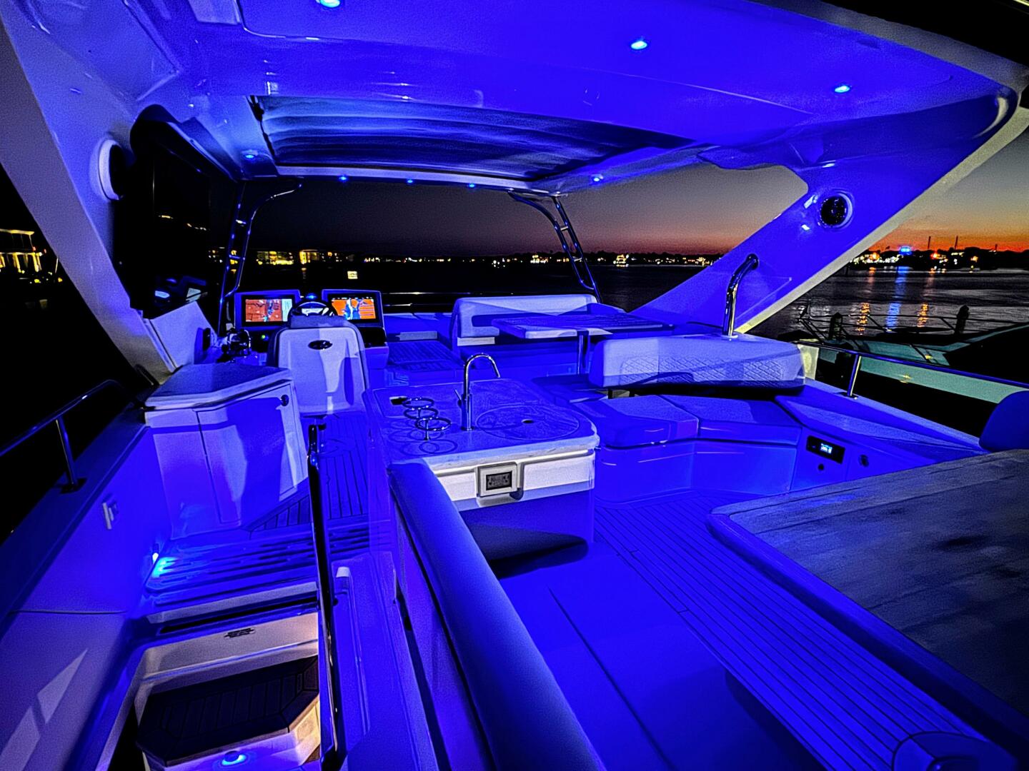 Sea Ray-L650 Fly 2018-Jeanne Rose Naples-Florida-United States-5926499 | Thumbnail