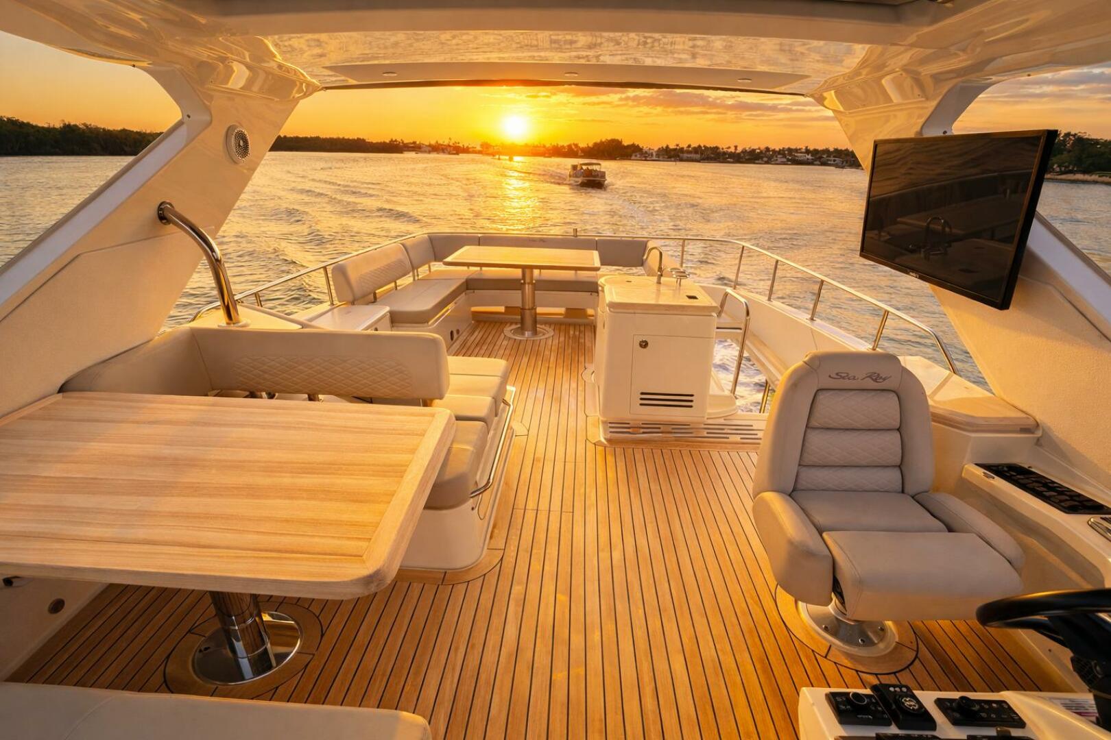 Sea Ray-L650 Fly 2018-Jeanne Rose Naples-Florida-United States-5926498 | Thumbnail