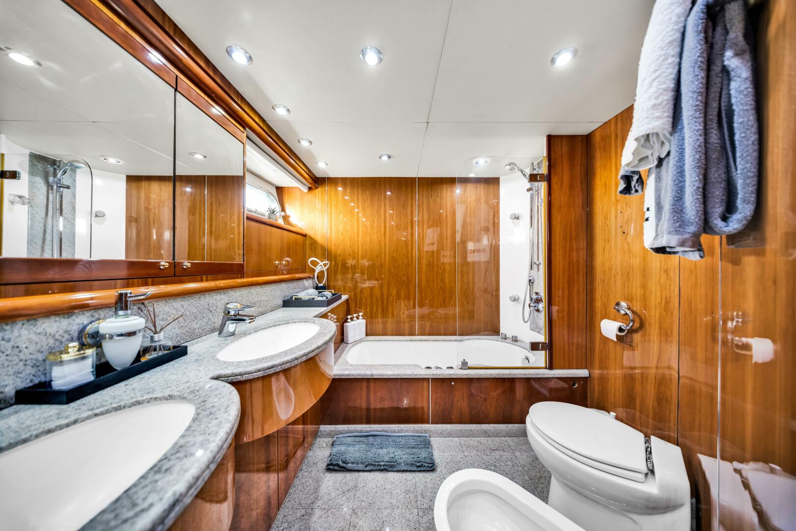 Sunseeker-94 Motor Yacht 2003-SO WHAT WHO CARES North Palm Beach-Florida-United States-2003 Sunseeker 150 GT  Head-5106180 | Thumbnail