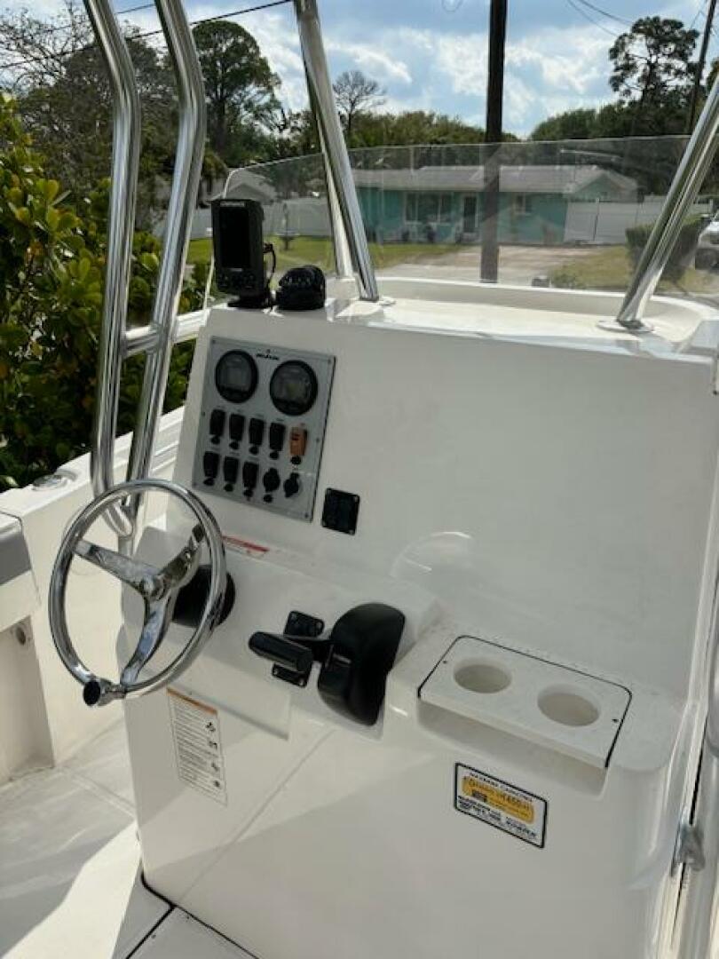Release-208 RX 2016 -Stuart-2016 Release 208 RX boat console with steering wheel and control panel.-5114921 | Thumbnail