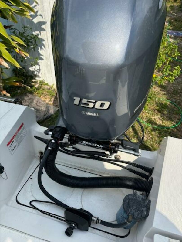 Release-208 RX 2016 -Stuart-Yamaha 150 outboard motor on 2016 Release 208 RX boat, featuring SeaStar steering system.-5114930