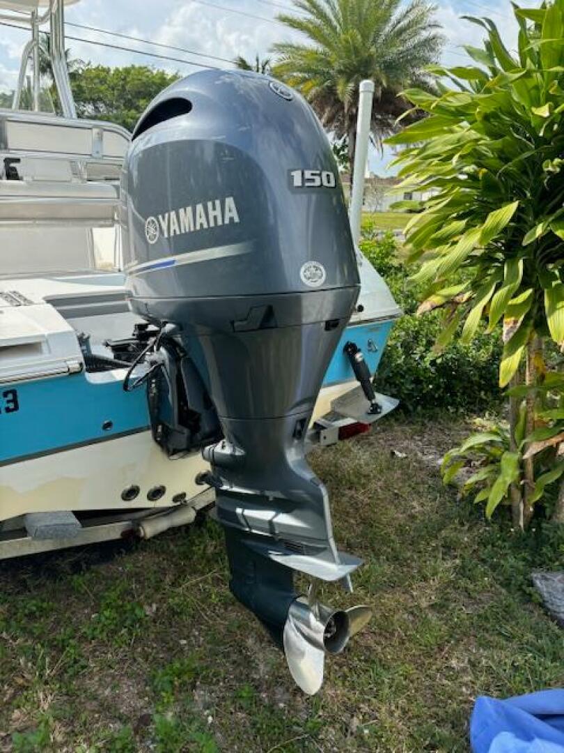 Release-208 RX 2016 -Stuart-2016 Release 208 RX boat with Yamaha 150 outboard motor, parked outdoors.-5114915 | Thumbnail