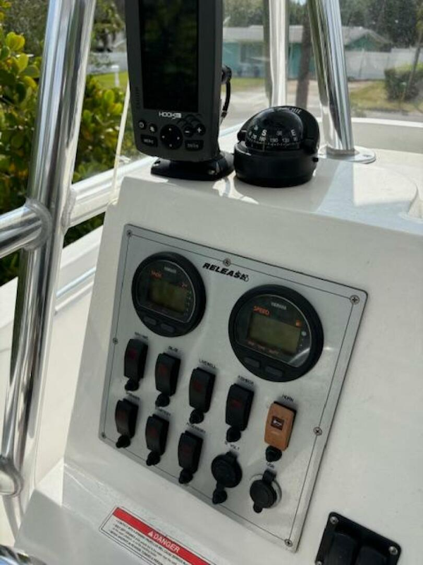 Release-208 RX 2016 -Stuart-Control panel of a 2016 Release 208 RX boat with gauges and navigation equipment.-5114922