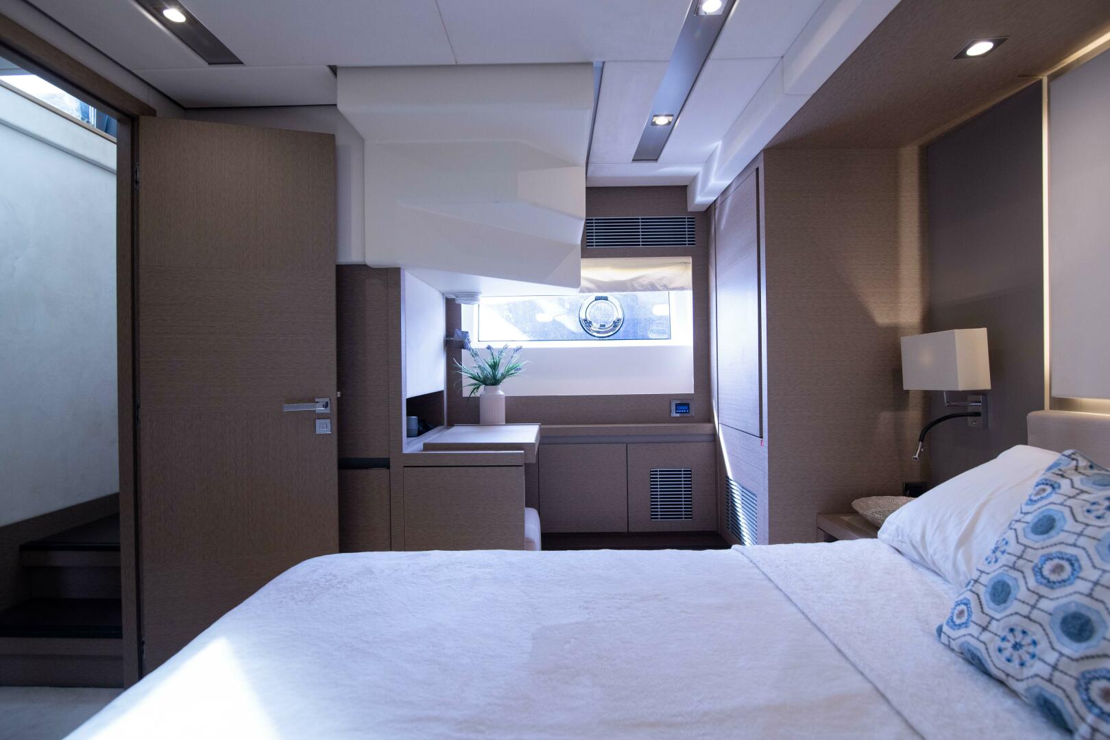 Prestige-680 Flybridge 2018-Prestige Worldwide Tampa-Florida-United States-Guest Stateroom-5126834 | Thumbnail
