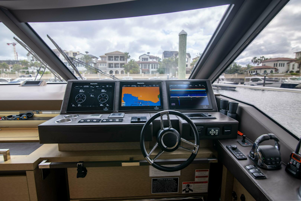 Prestige-680 Flybridge 2018-Prestige Worldwide Tampa-Florida-United States-Lower Helm-5126803
