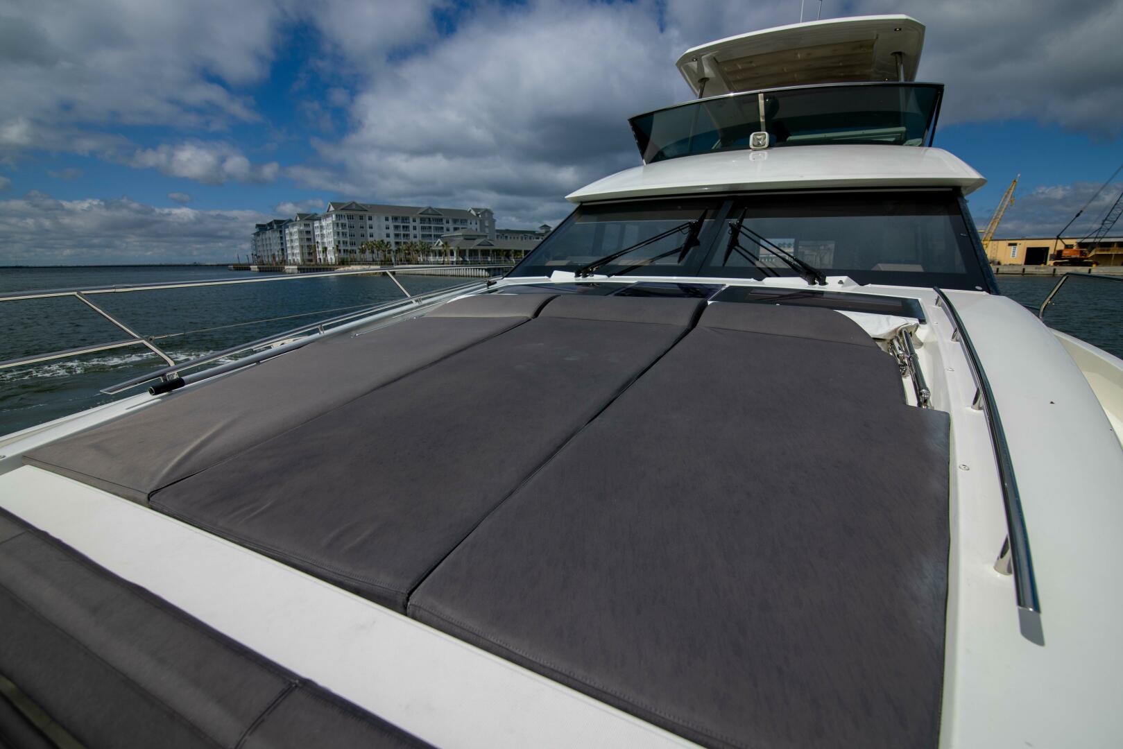 Prestige-680 Flybridge 2018-Prestige Worldwide Tampa-Florida-United States-Bow-5126840 | Thumbnail