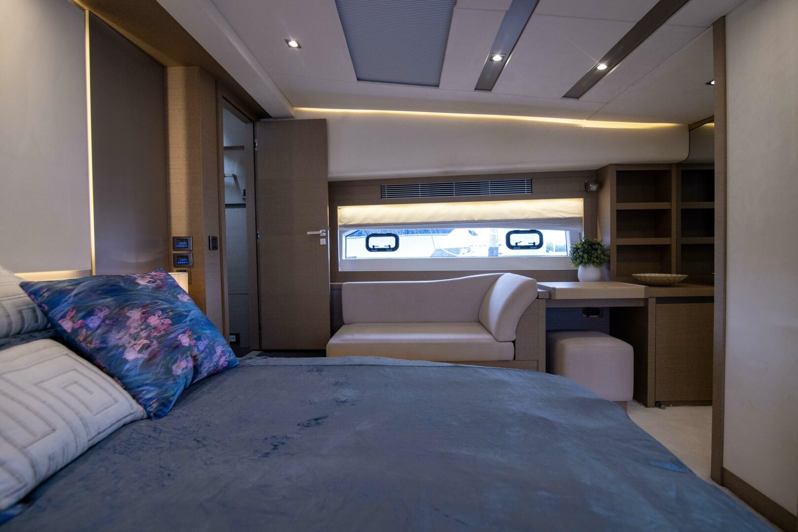 Prestige-680 Flybridge 2018-Prestige Worldwide Tampa-Florida-United States-Master Stateroom-5126809 | Thumbnail