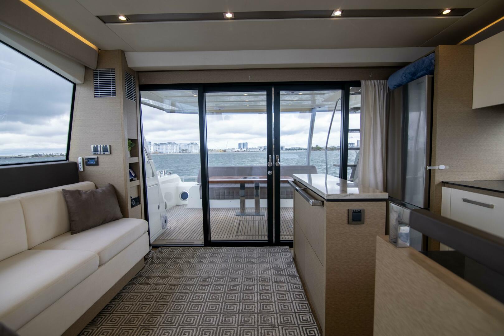 Prestige-680 Flybridge 2018-Prestige Worldwide Tampa-Florida-United States-Salon Entrance-5126793 | Thumbnail