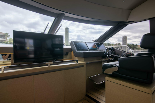 Prestige-680 Flybridge 2018-Prestige Worldwide Tampa-Florida-United States-Lower Helm-5126804