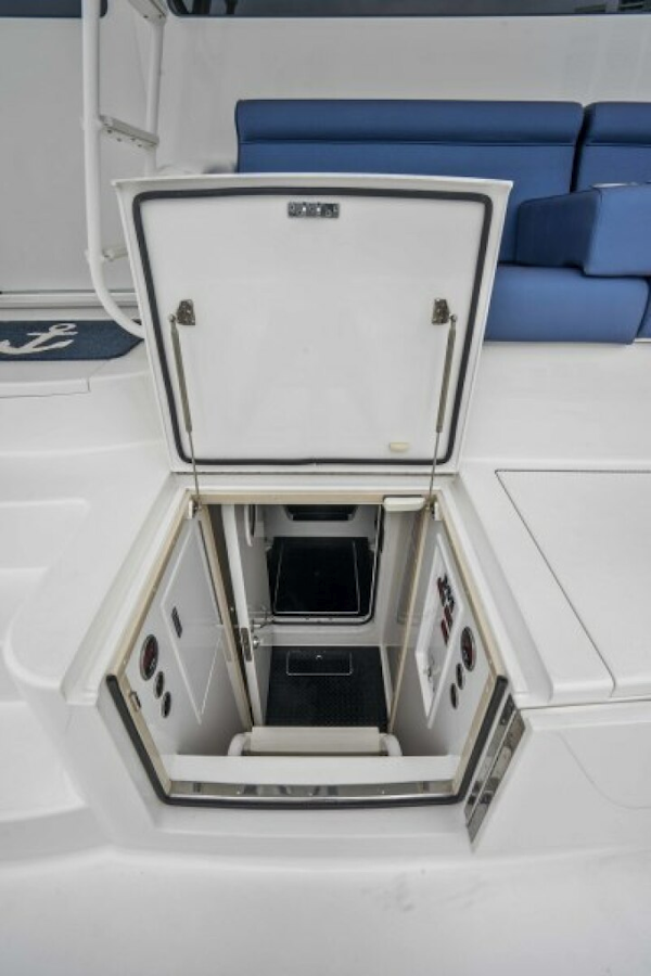 Viking-70 Enclosed Bridge 2011-Last Call Cartagena-Colombia-2011 Viking 70 Enclosed Bridge  Last Call  Entry to Engine Room-5131532