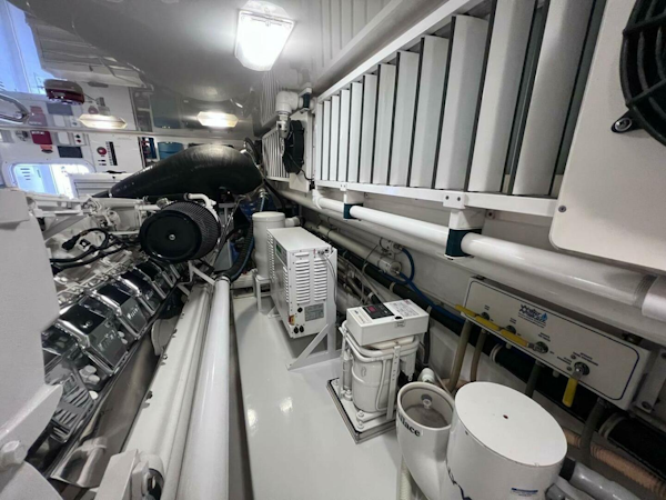Viking-70 Enclosed Bridge 2011-Last Call Cartagena-Colombia-2011 Viking 70 Enclosed Bridge  Last Call  Engine Room-5155019