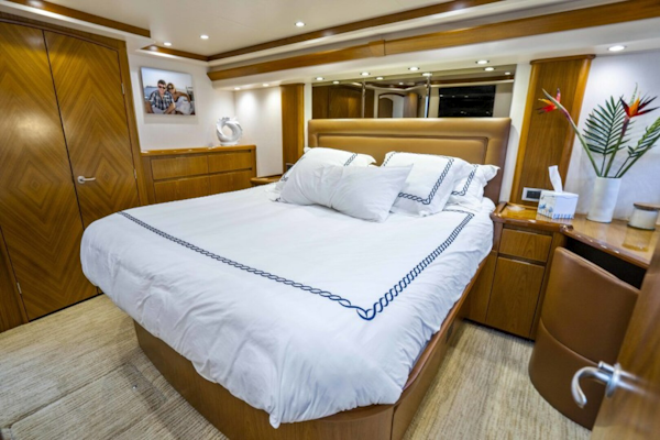 Viking-70 Enclosed Bridge 2011-Last Call Cartagena-Colombia-2011 Viking 70 Enclosed Bridge  Last Call  Master Stateroom-5131501