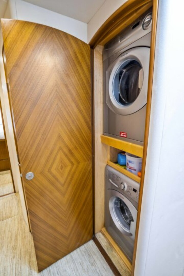 Viking-70 Enclosed Bridge 2011-Last Call Cartagena-Colombia-2011 Viking 70 Enclosed Bridge  Last Call  Washer / Dryer-5131507