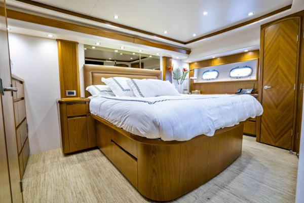 Viking-70 Enclosed Bridge 2011-Last Call Cartagena-Colombia-2011 Viking 70 Enclosed Bridge  Last Call  Master Stateroom-5131502