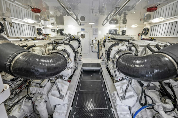 Viking-70 Enclosed Bridge 2011-Last Call Cartagena-Colombia-2011 Viking 70 Enclosed Bridge  Last Call  Engine Room-5131533