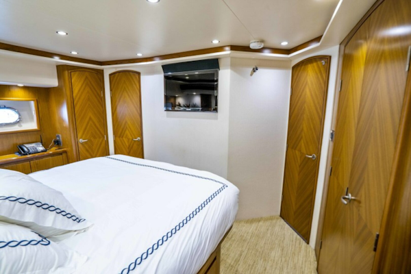 Viking-70 Enclosed Bridge 2011-Last Call Cartagena-Colombia-2011 Viking 70 Enclosed Bridge  Last Call  Master Stateroom-5131503