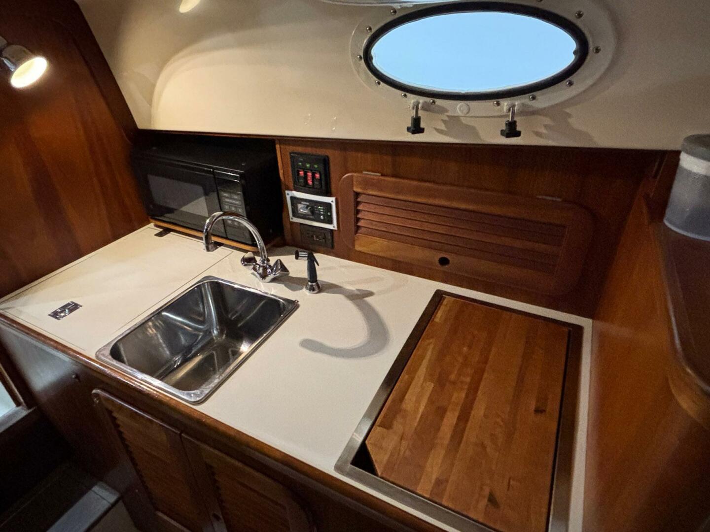 Hinckley-Picnic Boat Classic 2000-Celebration Stonington-Connecticut-United States-5137147 | Thumbnail