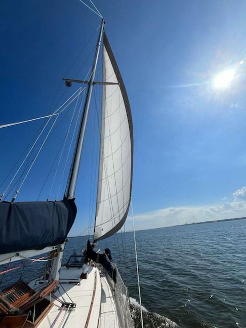 Tayana-37 Cutter 1984-3 Sheets 2 The Wind Titusville-Florida-United States-5141720 | Thumbnail