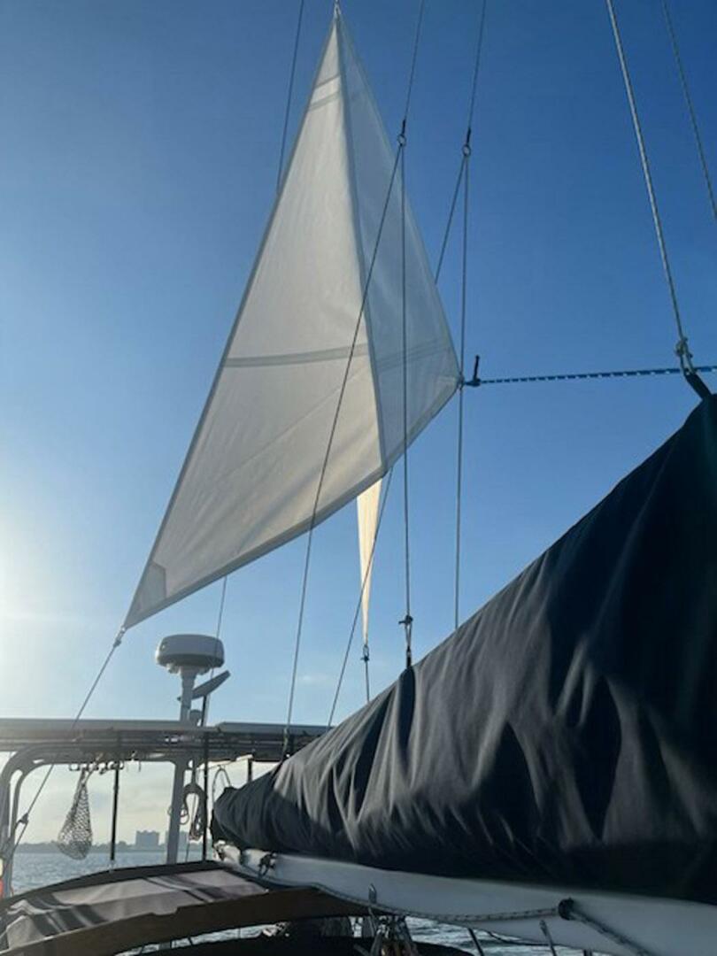 Tayana-37 Cutter 1984-3 Sheets 2 The Wind Titusville-Florida-United States-5141721 | Thumbnail