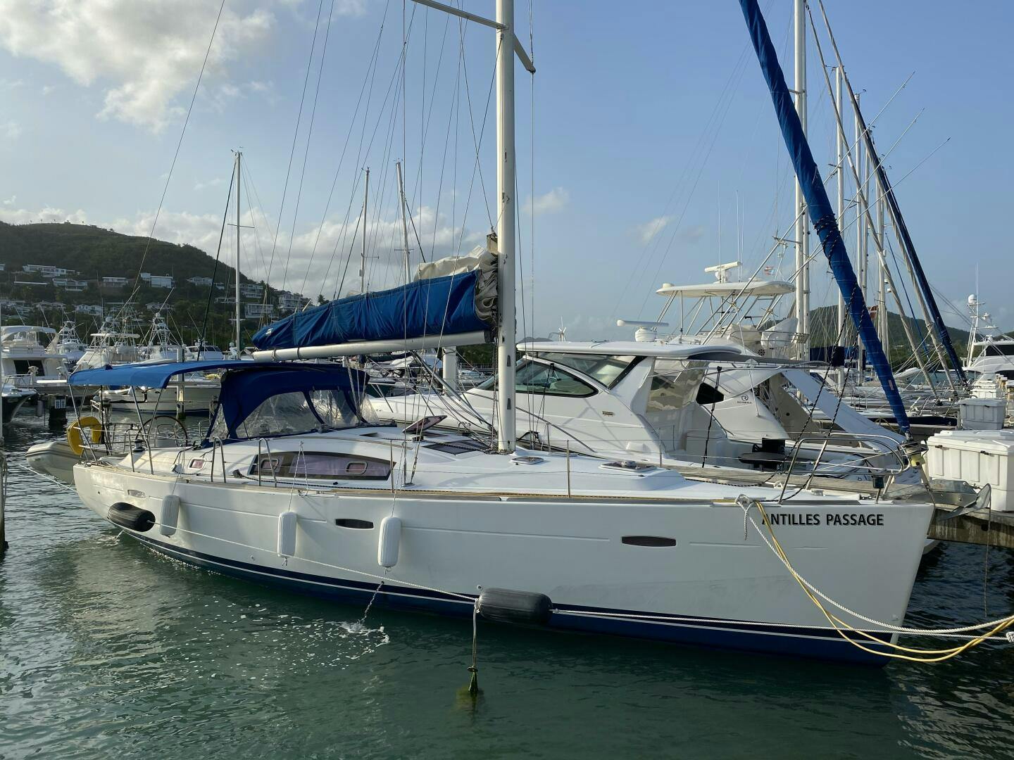 Beneteau-Oceanis 43 2010-Antilles Passage Fajardo-Puerto Rico-United States-43 Beneteau starbaord forward profile-5162549